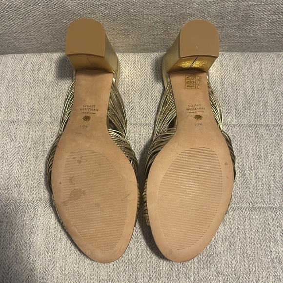 Stuart Weitzman Gold Strap Sandal - Picture 4 of 6